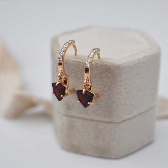 Small hoop earrings with garnet charm, classy basic earrings 14k rose gold - Picture 10 of 12